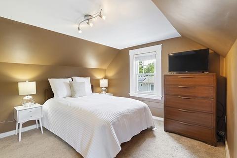 722 Great Plain Ave, Needham, MA 02492 photo 22