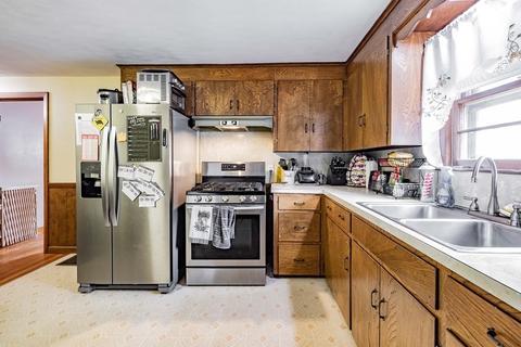 28 Davis St, Springfield, MA 01104 photo 9