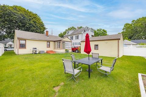 28 Davis St, Springfield, MA 01104 photo 4