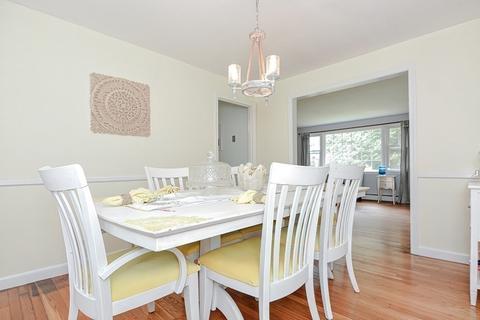 8 Juniper Ct, Bristol, RI 02809 photo 11