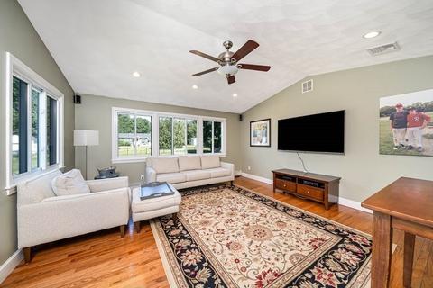 435 Franklin St, Reading, MA 01867 photo 3