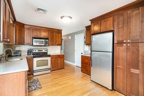 435 Franklin St, Reading, MA 01867 photo 2
