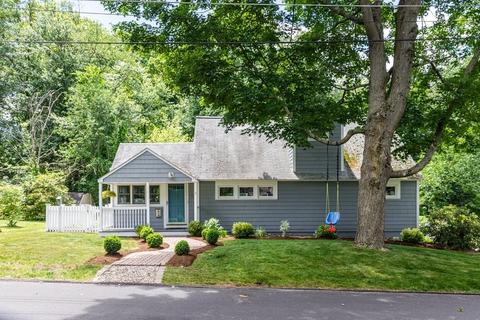 72 Glenmere Cir, Reading, MA 01867 photo 2