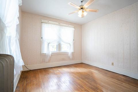 61 Maple St, West Springfield, MA 01089 photo 31