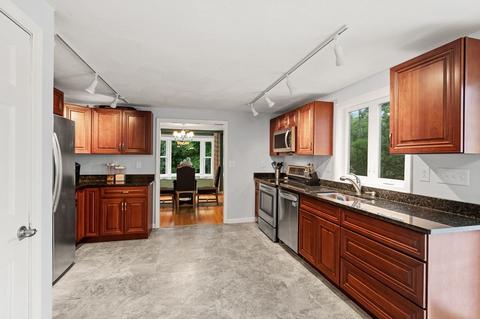 7 Newhouse Dr, Derry, NH 03038 photo 6