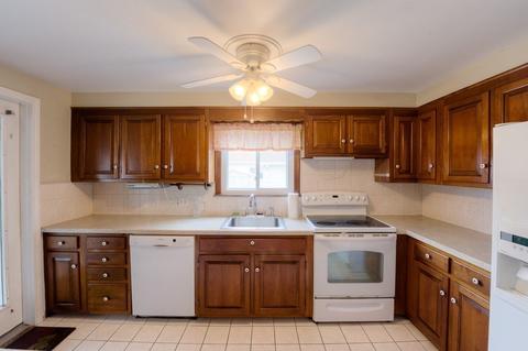 28 Cedar St, Palmer, MA 01080 photo 4