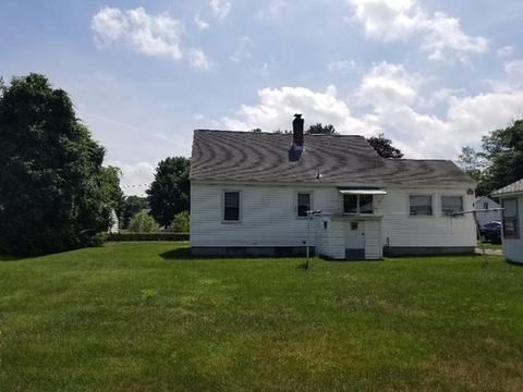 17 Willow St, Ware, MA 01082 photo 4