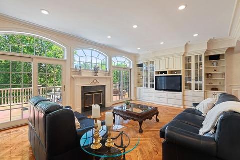 10 Navaho Dr, Canton, MA 02021 photo 17