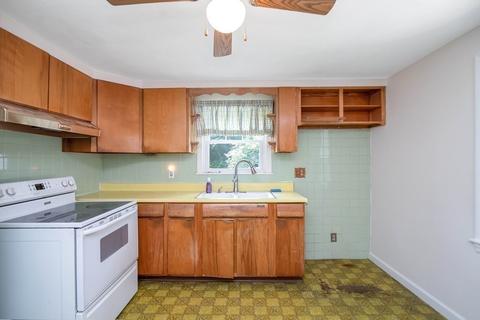 5 Clough St, Springfield, MA 01118 photo 6