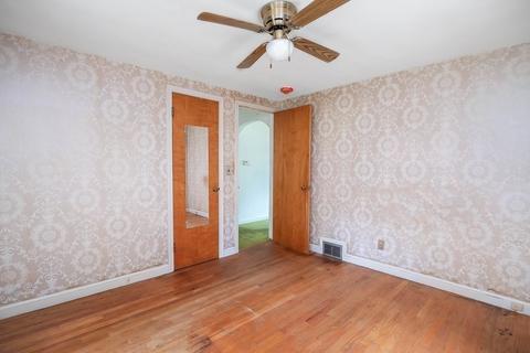 5 Clough St, Springfield, MA 01118 photo 13