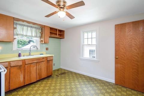 5 Clough St, Springfield, MA 01118 photo 4