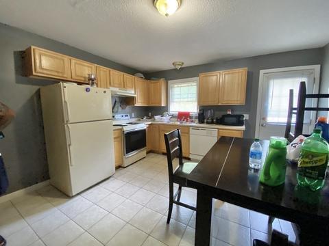 186 Hampden St, Springfield, MA 01151 photo 4