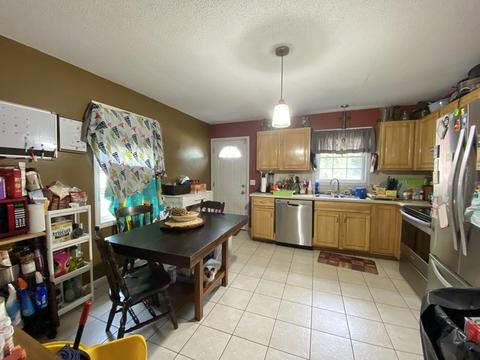 186 Hampden St, Springfield, MA 01151 photo 9