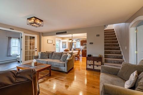 16 Maple St, Mendon, MA 01756 photo 9