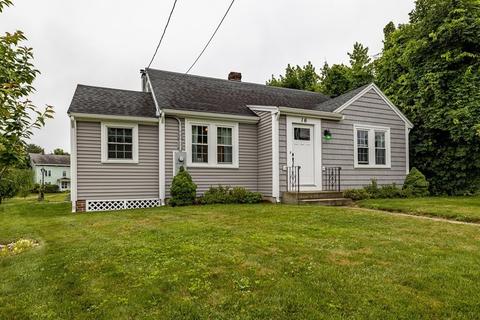 16 Maple St, Mendon, MA 01756 photo 2