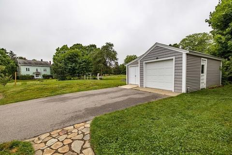 16 Maple St, Mendon, MA 01756 photo 4