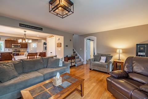 16 Maple St, Mendon, MA 01756 photo 10