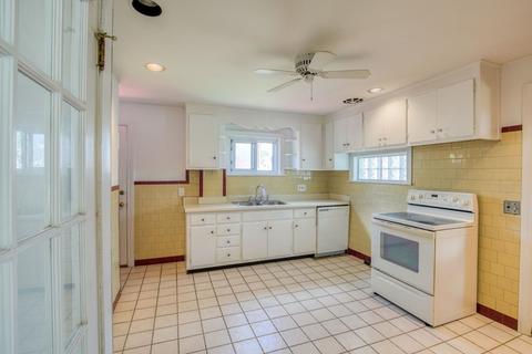 485 Hamilton St, Worcester, MA 01604 photo 5