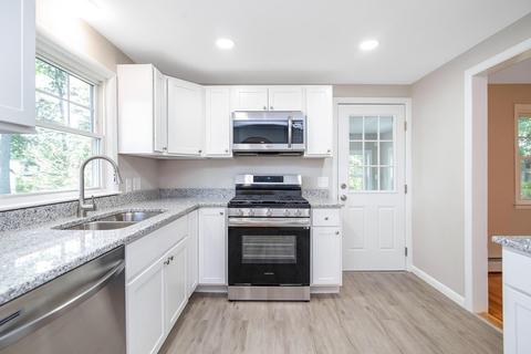 22 Hadley St, Springfield, MA 01118 photo 17