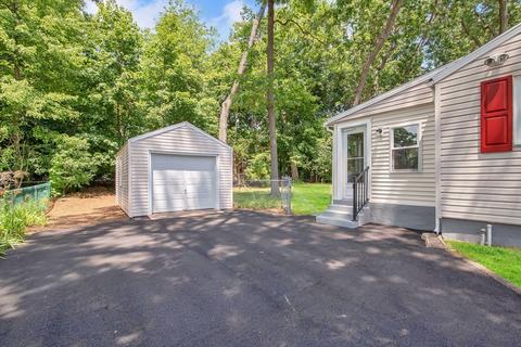 22 Hadley St, Springfield, MA 01118 photo 4
