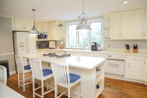 8 Madison Ave, Danvers, MA 01923 photo 4