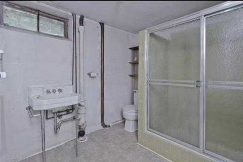 8 Donlyn Dr, Chicopee, MA 01013 photo 18