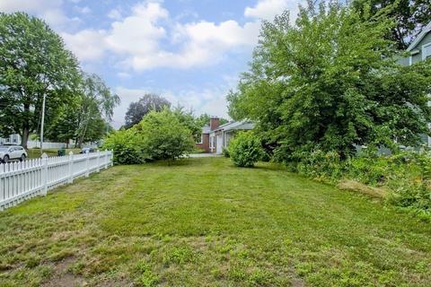 8 Donlyn Dr, Chicopee, MA 01013 photo 21