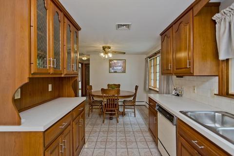 8 Donlyn Dr, Chicopee, MA 01013 photo 5