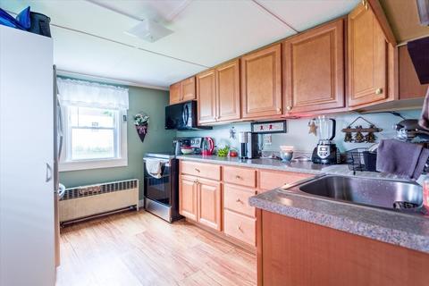 9 Pleasant St, Ware, MA 01082 photo 17