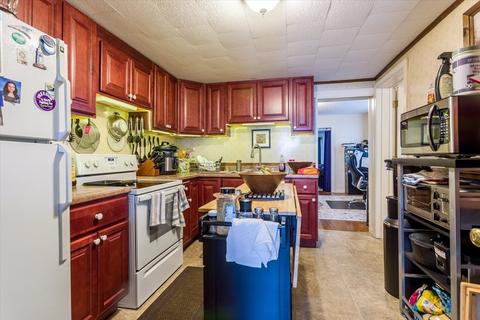 9 Pleasant St, Ware, MA 01082 photo 3