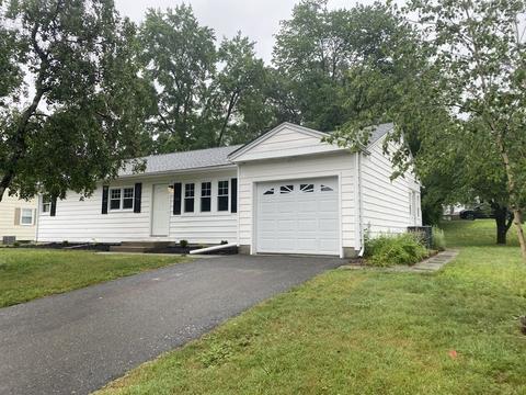 65 Penncastle St, Springfield, MA 01129 photo 4