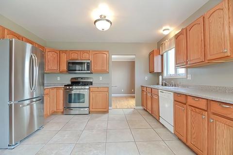 17 Michael St, Fall River, MA 02721 photo 9