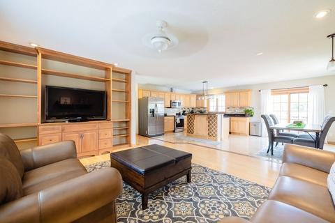 18 Ogden St, Chicopee, MA 01013 photo 11