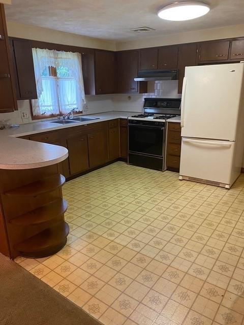 32 Jules St, Fall River, MA 02720 photo 3