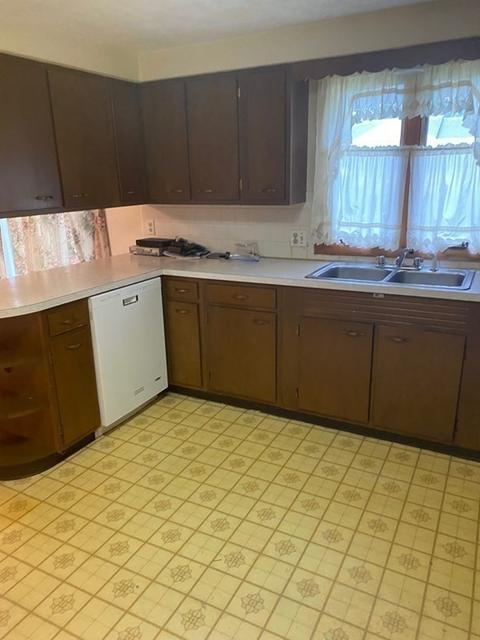 32 Jules St, Fall River, MA 02720 photo 4