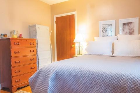24 Price St, Springfield, MA 01104 photo 8