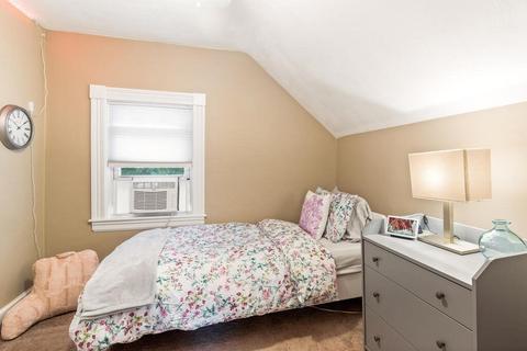 34 Epping St, Lowell, MA 01852 photo 10