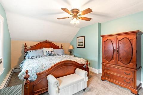 34 Epping St, Lowell, MA 01852 photo 9