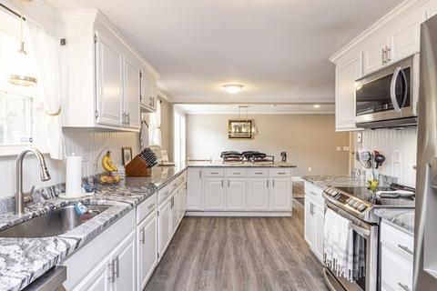 215 Dailey Dr, Franklin, MA 02038 photo 4