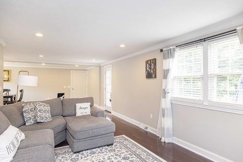 215 Dailey Dr, Franklin, MA 02038 photo 10