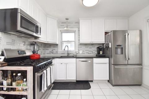 17 Waldorf St, Springfield, MA 01109 photo 3