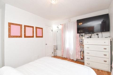 17 Waldorf St, Springfield, MA 01109 photo 17