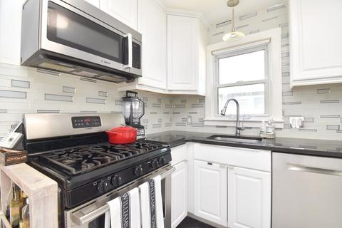 17 Waldorf St, Springfield, MA 01109 photo 5