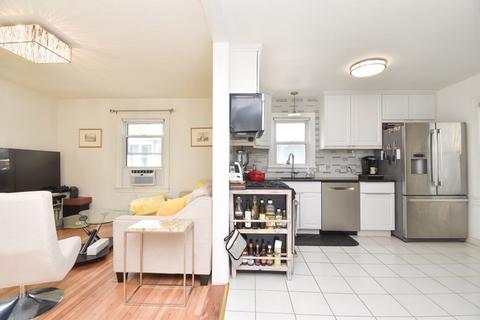 17 Waldorf St, Springfield, MA 01109 photo 8