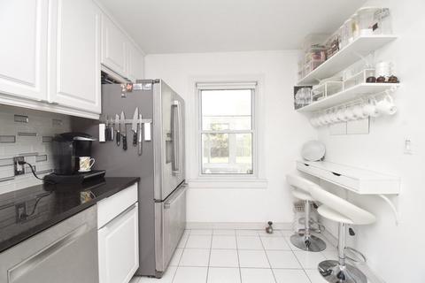 17 Waldorf St, Springfield, MA 01109 photo 4