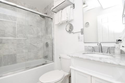 17 Waldorf St, Springfield, MA 01109 photo 18
