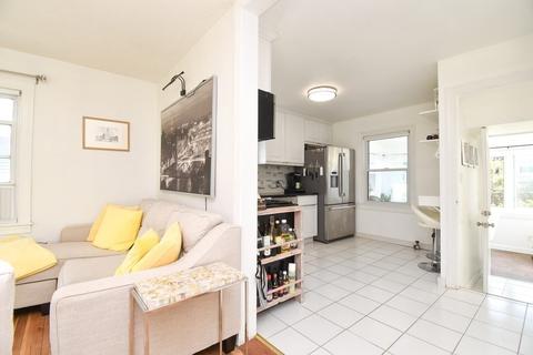 17 Waldorf St, Springfield, MA 01109 photo 9