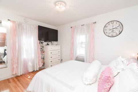 17 Waldorf St, Springfield, MA 01109 photo 16