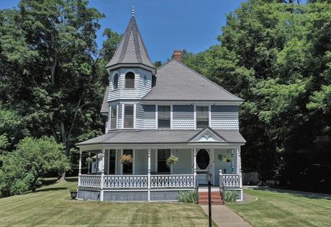 4 Elm St, Upton, MA 01568 photo 1