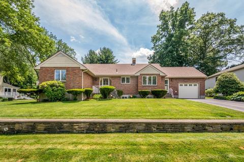 26 Modoc St, Worcester, MA 01604 photo 1